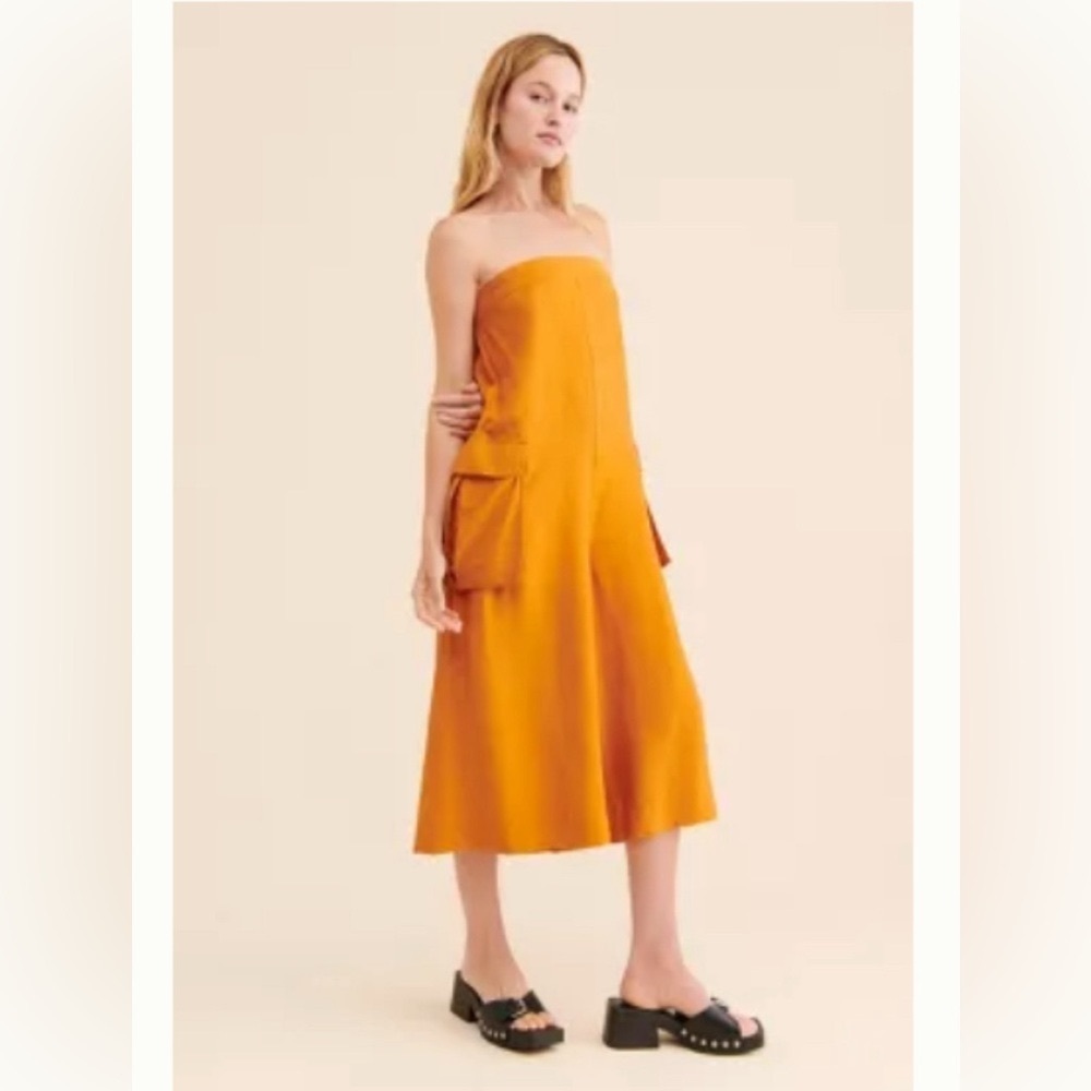 Beautiful light fun halter top pants jumper.